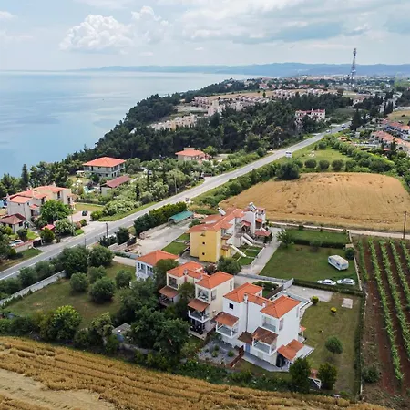 Ioli By Halu! 3bd Family House With Private Garden Áfitos